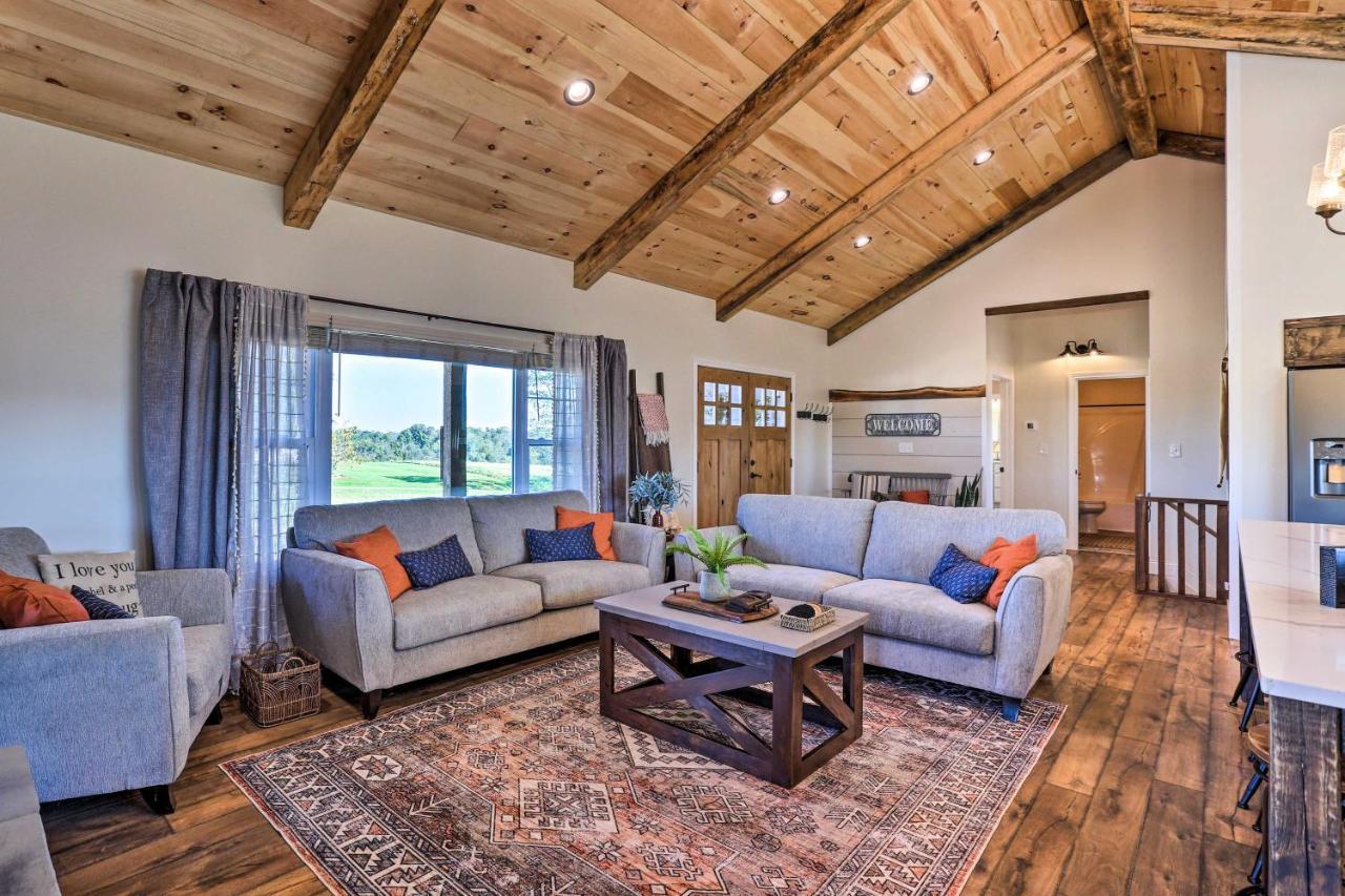 Chic Williamstown Retreat With Pool And Hot Tub! Villa Dış mekan fotoğraf