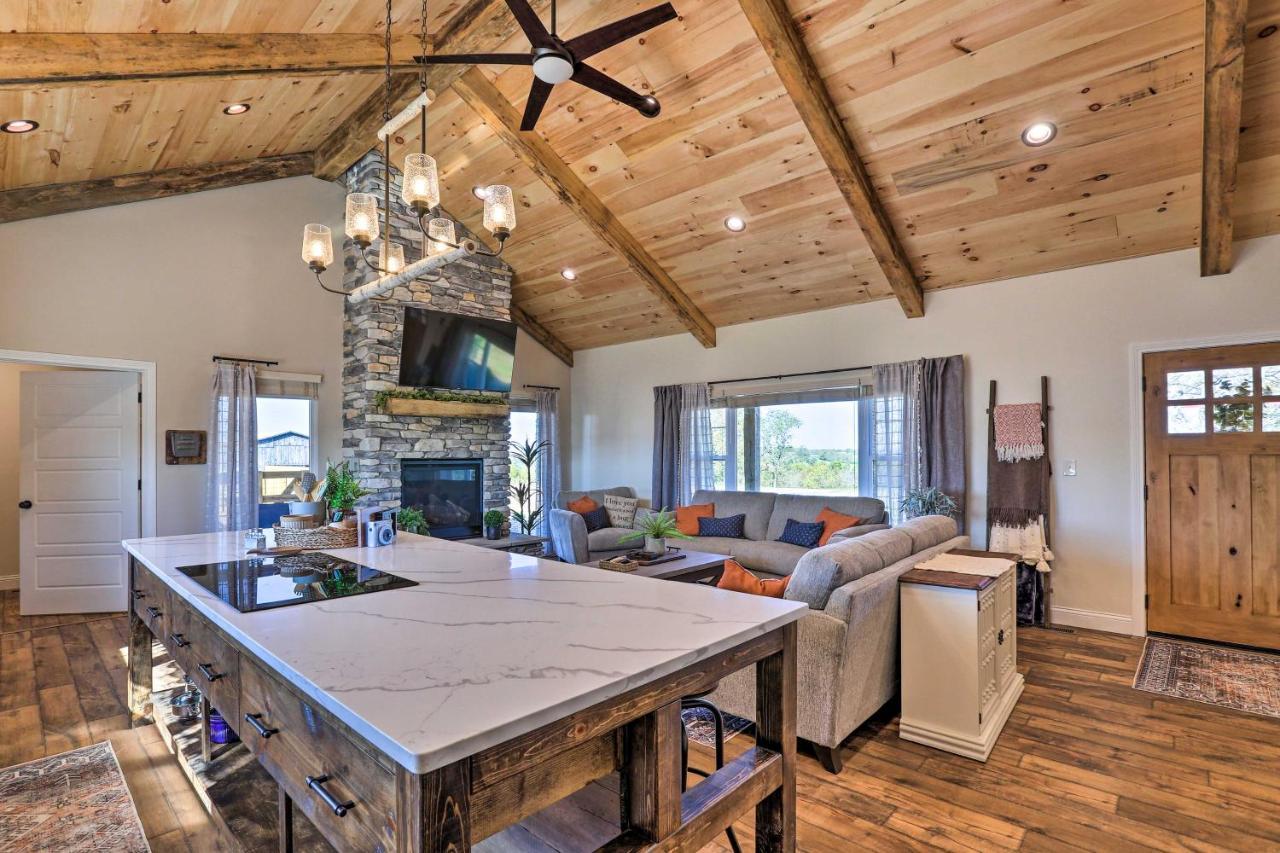 Chic Williamstown Retreat With Pool And Hot Tub! Villa Dış mekan fotoğraf