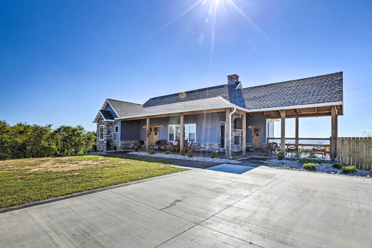 Chic Williamstown Retreat With Pool And Hot Tub! Villa Dış mekan fotoğraf