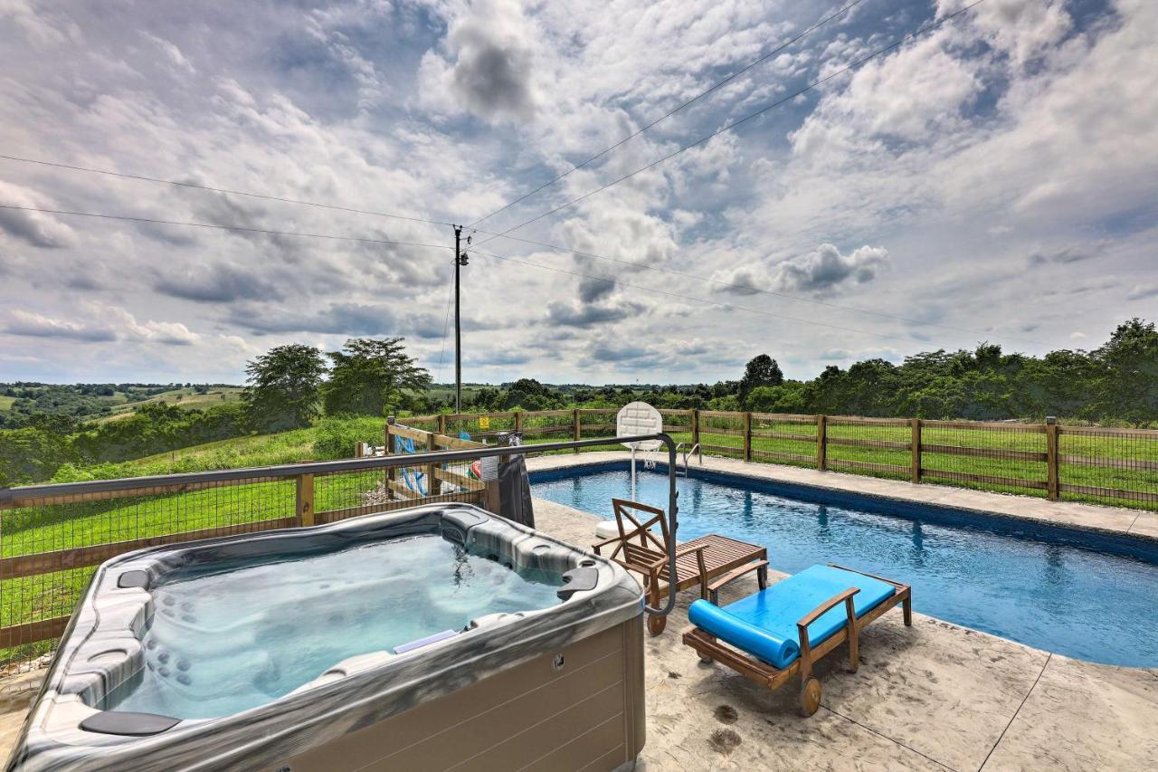 Chic Williamstown Retreat With Pool And Hot Tub! Villa Dış mekan fotoğraf