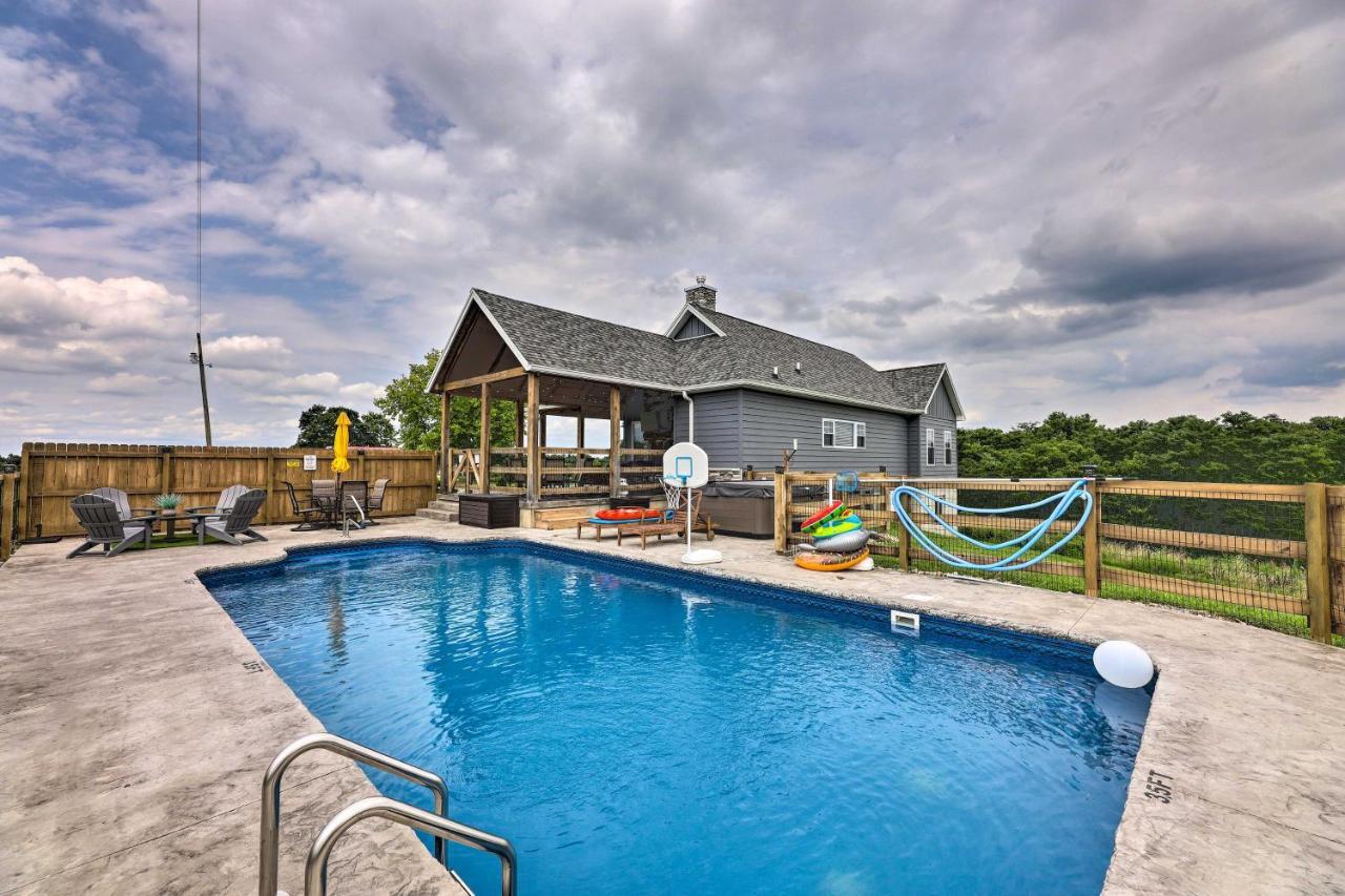 Chic Williamstown Retreat With Pool And Hot Tub! Villa Dış mekan fotoğraf