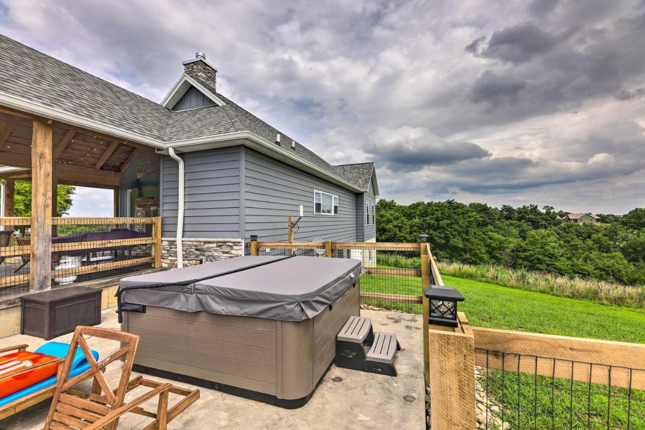 Chic Williamstown Retreat With Pool And Hot Tub! Villa Dış mekan fotoğraf