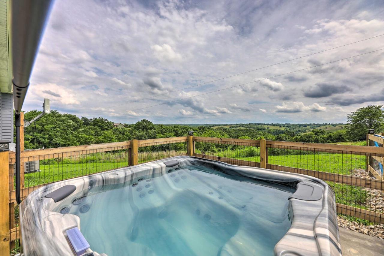 Chic Williamstown Retreat With Pool And Hot Tub! Villa Dış mekan fotoğraf