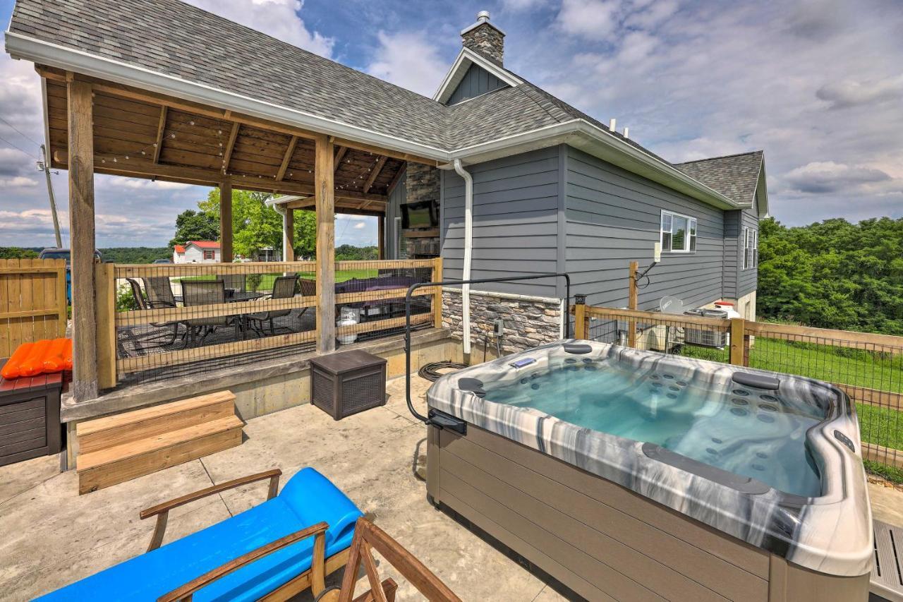 Chic Williamstown Retreat With Pool And Hot Tub! Villa Dış mekan fotoğraf