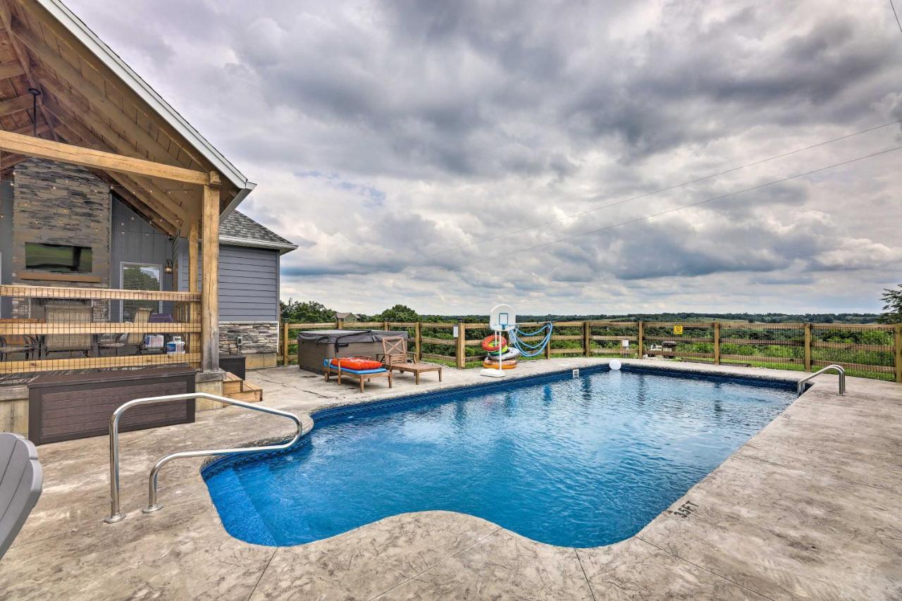 Chic Williamstown Retreat With Pool And Hot Tub! Villa Dış mekan fotoğraf