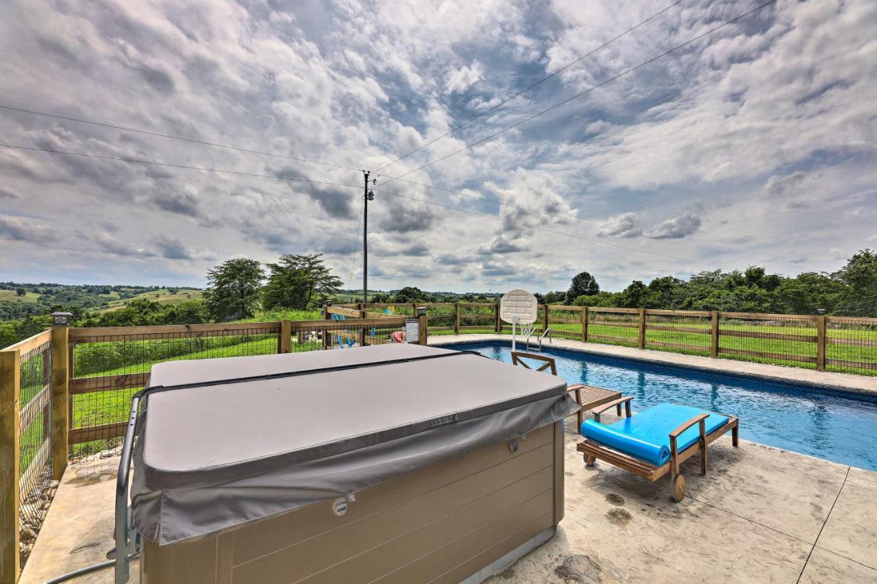 Chic Williamstown Retreat With Pool And Hot Tub! Villa Dış mekan fotoğraf
