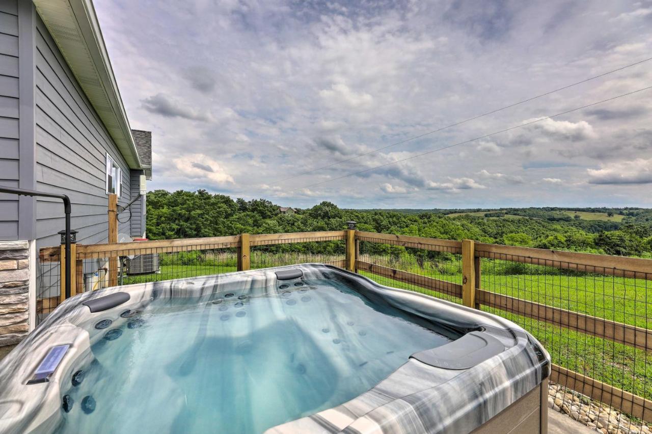 Chic Williamstown Retreat With Pool And Hot Tub! Villa Dış mekan fotoğraf